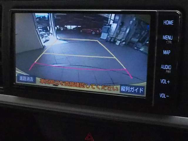 バックカメラ付きで、駐車も安心です。