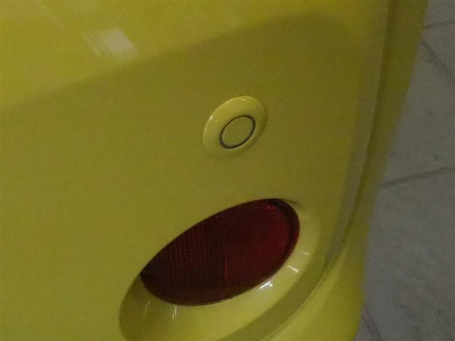 コーナーセンサーを車の前後に装備。障害物までの距離に応じて警告音を変えてお知らせ。縦列駐車時や駐車場・車庫などでの取り回しをサポートします。詳細は販売店スタッフまでおたずねください。