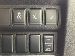 【両側パワースライドドア】スマートキーや運転席のスイッチで後席両側スライドドアの開閉が可能♪電動だから力を入れてドアを開ける必要が無く、小さなお子様でも簡単に開け閉めでき快適です♪