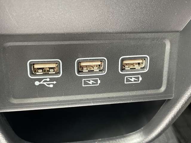 【運転席操作部】快適なドライブを楽しむための機能が装備されています！運転席から触れるので、使いやすいです！除菌プランいれていただくと、さらに清潔で安心していただけます！