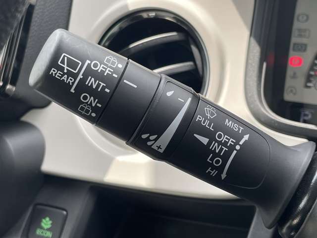 【トランク】積み込みやすくて、たっぷり積める荷室です。シートアレンジできるものは、乗車人数と荷物の量や大きさによってシートを動かすことができるので、より快適なドライブが可能です！