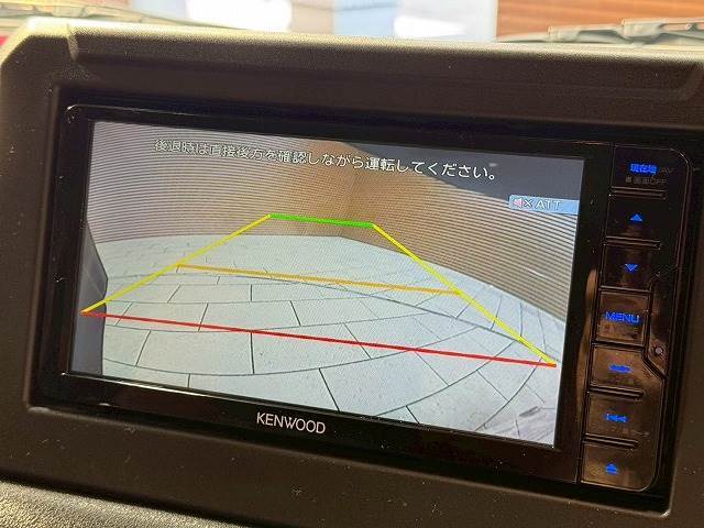 「フルカラーバックモニター」を装備で駐車が苦手な方でも安心です。