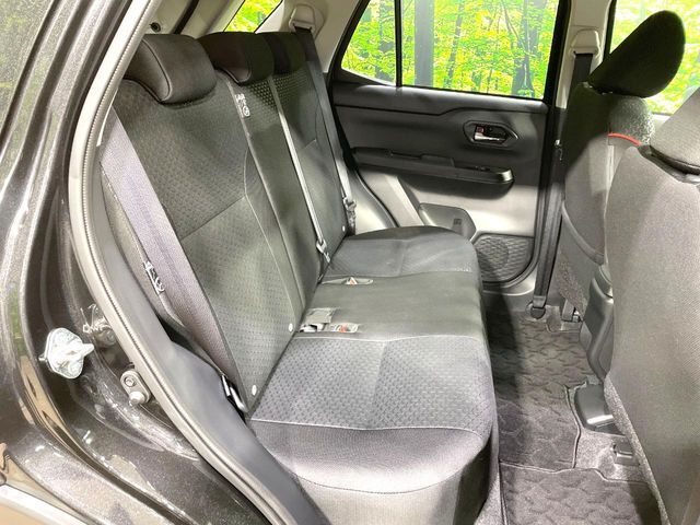 後部座席も気になるようなキズ・汚れやへたり等、大きなダメージはなく、良好な状態です。