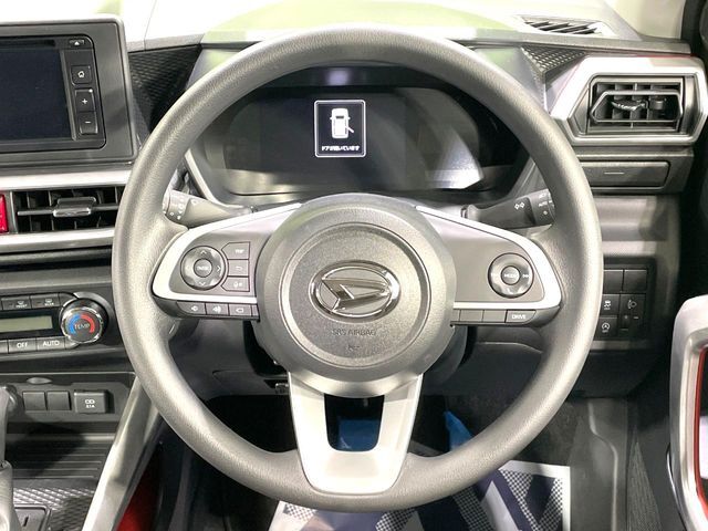 ステアリングも使用感が少なく、きれいな状態となっております♪