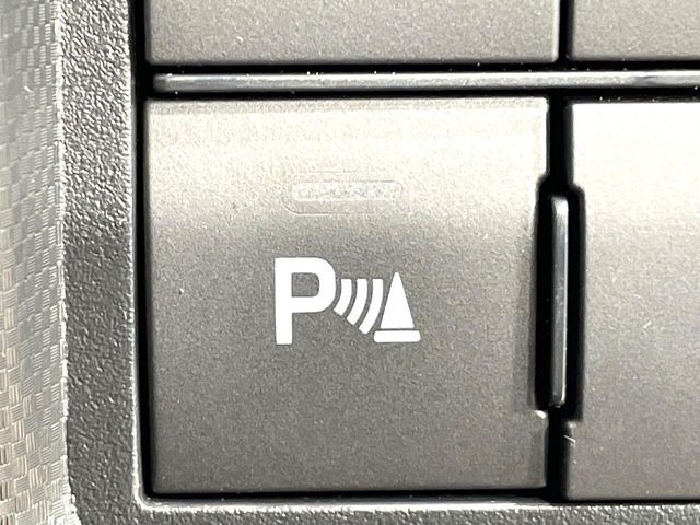 【クリアランスソナー】バンパーに付いたセンサーが障害物を検知！一定の距離に近づくとアラートで教えてくれます♪狭い駐車スペースや車庫入れ時も安心ですね☆