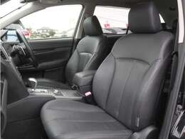 黒革シートも装備☆内装ももちろんクリーンナップ済みですので気持ちよくお使いいただければと思います！