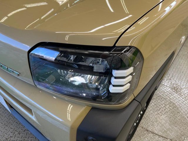 【LEDヘッドライト】悪天候や夜間走行時も良好な視界を確保し安心して運転できる高輝度LEDヘッドライトを装備！点灯速度が早く、消費電力も抑えられています。