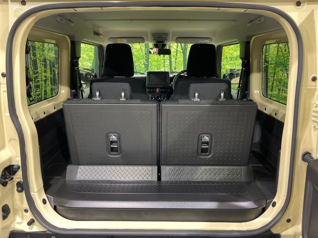普段のお買い物や通勤、送迎等に十分な荷室スペースを確保しております。セカンドシートを倒すと、大きな荷物の積載も可能です♪