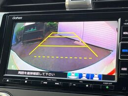 【バックカメラ】駐車時に後方がリアルタイム映像で確認できます。大型商業施設や立体駐車場での駐車時や、夜間のバック時に大活躍！運転スキルに関わらず、今や必須となった装備のひとつです！