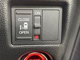 【パワースライドドア】スマートキーや運転席のスイッチでスライドドアの開閉が可能♪電動だから力を入れてドアを開ける必要が無く、小さいお子様でも、重い荷物を持っている時もラクに開け閉めできます♪