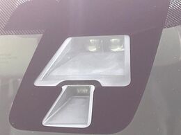 【エマージェンシーブレーキ】走行中に前方の車両等を認識し、衝突しそうな時は警報とブレーキで衝突回避と被害軽減をアシスト。より安全にドライブをお楽しみいただけます。
