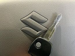 【キーレス】少し離れた場所からでもボタン一つでドアの開錠・施錠ができるのでとっても便利！ドアの鍵穴周りに傷をつけることもありません♪