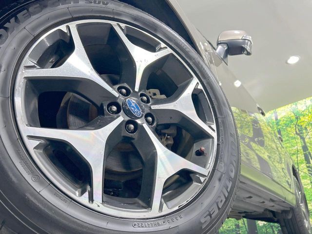 【純正18インチアルミホイール】外観にマッチした純正アルミホイールを装着しております。各種社外アルミホイールや、スタッドレスタイヤも取扱いしております。是非ご相談ください♪