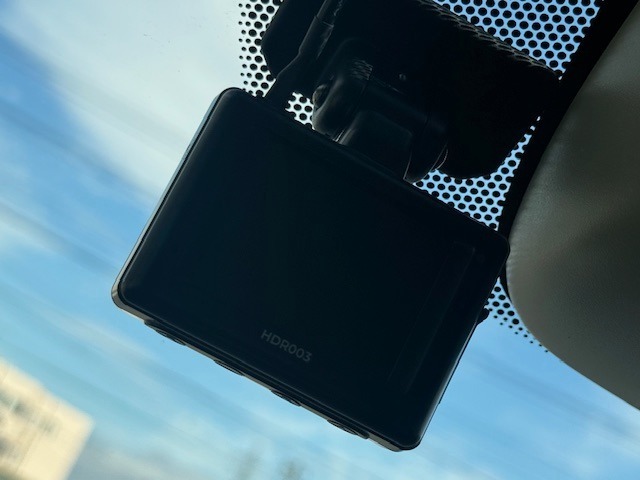 ドライブレコーダーを搭載しております。事故だけでなくあおり運転の状況も映像で記録することで万が一のリスクに備えることができます。