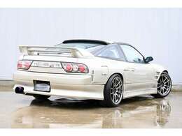 管理ユーザー様より入庫したカスタム180SX！オリジン製フルエアロに前後オリジンオーバーファンダー、WONDERボンネットなど高額パーツ多数装備。全国でも台数の少ないイエローイッシュシルバーメタリック