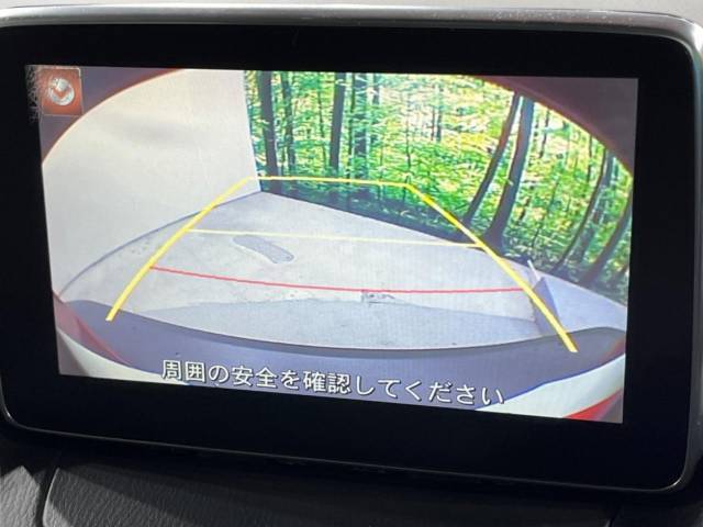 【バックカメラ】駐車時に後方がリアルタイム映像で確認できます。大型商業施設や立体駐車場での駐車時や、夜間のバック時に大活躍！運転スキルに関わらず、今や必須となった装備のひとつです！