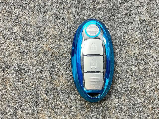 【インテリジェントキー】広い駐車場でどこに止めた分らない時！リモコンスイッチボタンを押すとクルマがピッと音とハザードランプで応えてくれます！