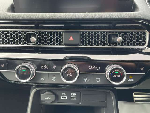 オートエアコンで車内の温度調節も簡単です！！