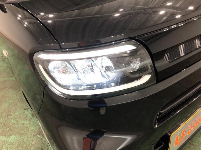 白く明るい光で夜間走行をサポートするLEDヘッドランプを搭載