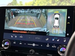 【パノラミックビューモニター】専用のカメラにより、上から見下ろしたような視点で360度クルマの周囲を確認することができます☆死角部分も確認しやすく、狭い場所での切り返しや駐車もスムーズに行えます。