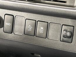 【スマートアシスト】走行中に前方の車両等を認識し、衝突しそうな時は警報とブレーキで衝突回避と被害軽減をアシスト。より安全にドライブをお楽しみいただけます。