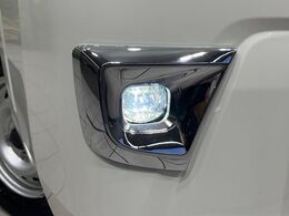 【LEDフォグライト】霧の日も良好な視界を確保し安心して運転できる高輝度LEDフォグライトを装備！点灯速度が早く、消費電力も抑えられています。