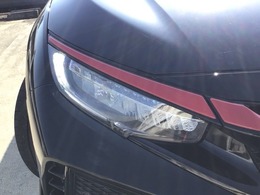 【LEDヘッドライト】ディスチャージヘッドライト（HID）と同等の明るさで、夜道や雨天走行が明るく視界良好！！　フォグライトも装備で、安心感さらにUPです♪安心ドライブを楽しんで下さい♪