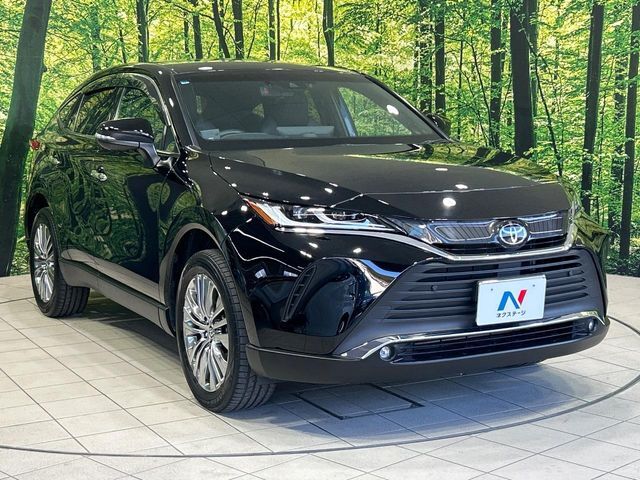 高透明度のガラス皮膜で撥水はもちろん、上質なツヤ・光沢を実現。紫外線や酸性雨から大切な愛車を保護し、色あせ・劣化を防止。「弾スプラッシュコート」、「弾プリミッサコート」からお選びいただけます。