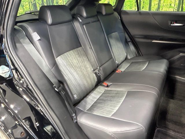 後部座席も気になるようなキズ・汚れやへたり等、大きなダメージはなく、良好な状態です。