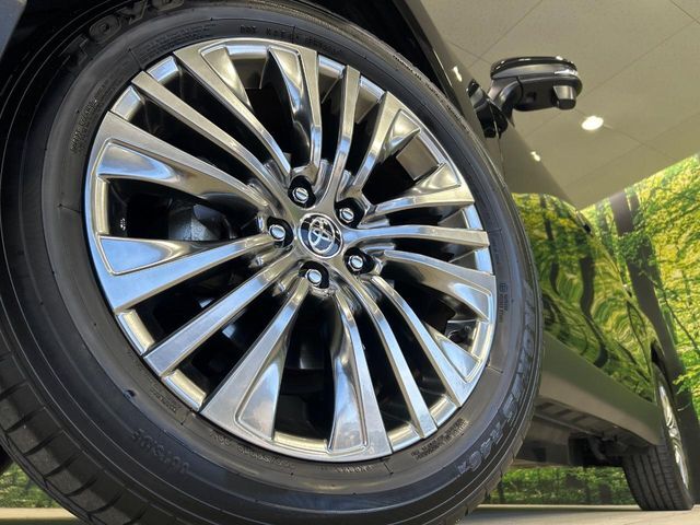 【純正18インチアルミホイール】外観にマッチした純正アルミホイールを装着しております。各種社外アルミホイールや、スタッドレスタイヤも取扱いしております。是非ご相談ください♪