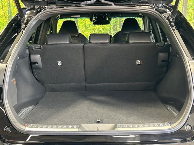 【パワーバックドア】スマートキーや運転席のボタンを押すだけでリアゲートが自動で開閉します！荷物を持っている時や、高い位置にあるバックドアを閉める際に便利な機能です♪