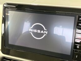 【9インチディスプレイオーディオ】お手持ちのスマートフォンとの連携で、ナビや音楽再生など各種アプリを使用可能。スマホに近い感覚でお使いいただけます♪