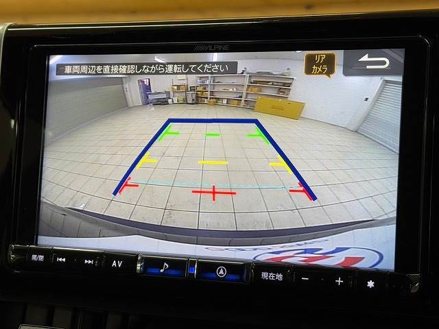 【カラーバックモニター】を装備しております。リアの映像がカラーで映し出されますので日々の駐車も安心安全です。