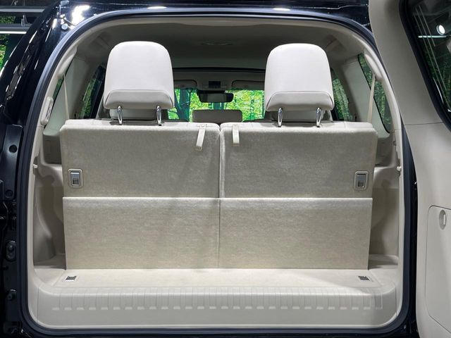 普段のお買い物や通勤、送迎等に十分な荷室スペースを確保しております。大きな荷物の積載も可能です♪