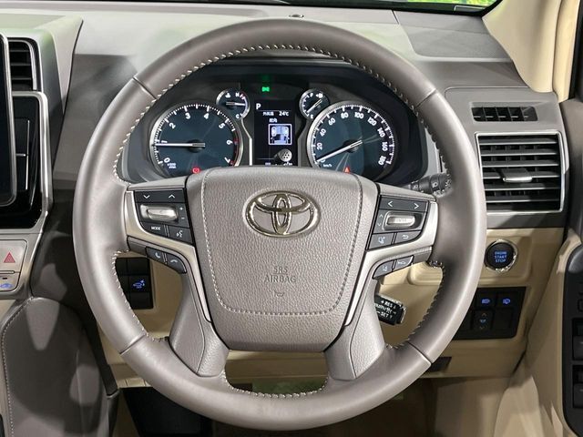 【ステアリングスイッチ】運転中、前方から目線をそらすことなく、オーディオ等の操作が可能な便利機能！安心＆快適なドライブを演出してくれます♪
