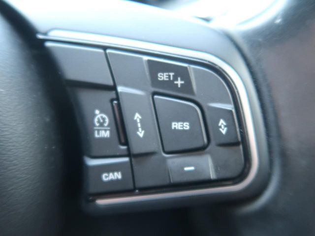 アダプティブクルーズコントロールは、前方の車両の速度に合わせて安全な車間を保ち、先進のクルージングをサポート。安心ができ、より快適なドライブをサポートいたします。