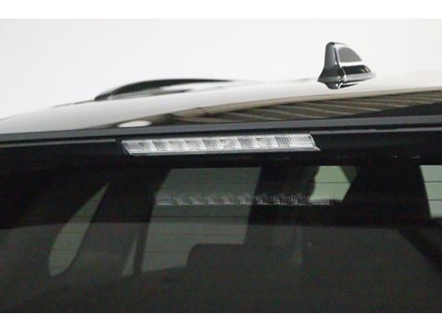 目線の高さに近いストップランプが、後続車にブレーキを踏んだことを知らせるので安全性もUPします。