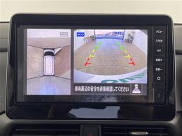 【マルチアラウンドモニター】まるでクルマを真上から見下ろしたかのような視点で駐車をサポートします！クルマの斜め後ろや真横など、前後左右の4つのカメラの映像が合成されて、モニターに映し出されます。