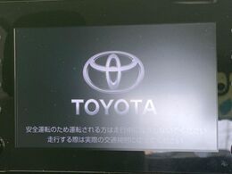 【8インチ　ディスプレイオーディオ】大画面のディスプレイはAppleCarPlayやAndroidAutoが利用可能。大きな画面でスマホナビアプリ等が利用いただけます♪