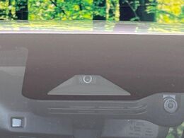 【トヨタセーフティセンス】走行中に前方の車両等を認識し、衝突しそうな時は警報とブレーキで衝突回避と被害軽減をアシスト。より安全にドライブをお楽しみいただけます。