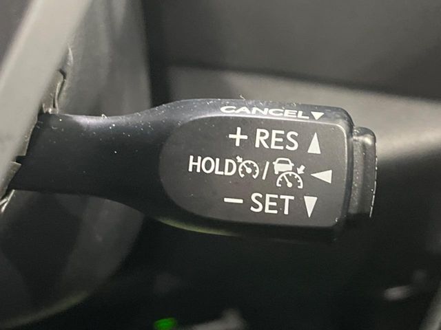 【レーダークルーズコントロール】高速道路での長距離走行が楽に！！自動で速度を保つクルーズコントロールが、衝突軽減システムと連携し、前方の車両を感知して車間を保つように速度調節してくれます！！