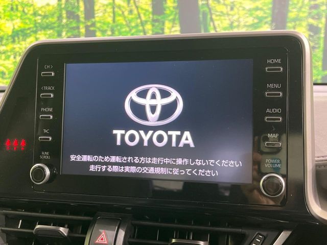 【8インチ　ディスプレイオーディオ】大画面のディスプレイはAppleCarPlayやAndroidAutoが利用可能。大きな画面でスマホナビアプリ等が利用いただけます♪