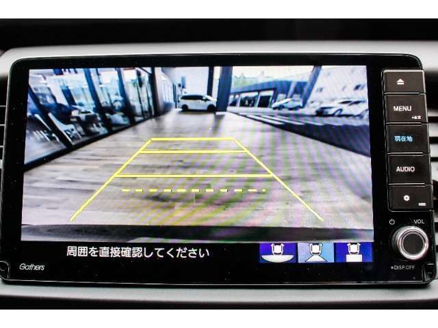 ■バックカメラ付■ガイドラインもついていて車庫入れも楽々です！トランク下部分の死角もカバーしてくれるので運転も安心です♪