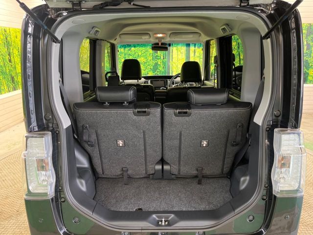 積み下ろしのしやすいデッキにはたっぷりと荷物を積み込んでいただけます。遊びから仕事まで、様々なシーンで頼れます♪