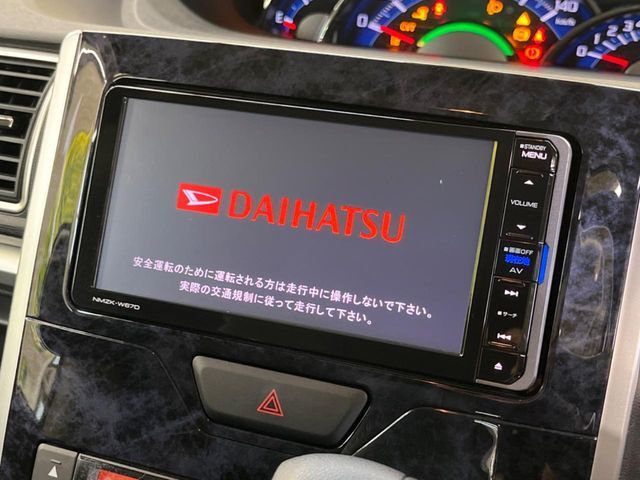 【純正ナビ】人気の純正ナビを装備。オーディオ機能も充実しており、Bluetooth接続すればお持ちのスマホやMP3プレイヤーの音楽を再生可能！毎日の運転がさらに楽しくなります！！