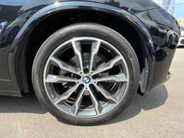 コンフォートアクセス　本革シート　サンルーフ　全周囲カメラ　シートヒーター　アクティブベンチレーションシート