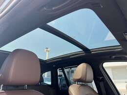 コンフォートアクセス　本革シート　サンルーフ　全周囲カメラ　シートヒーター　アクティブベンチレーションシート