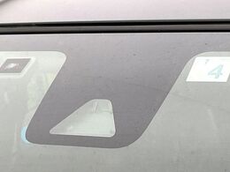 【トヨタセーフティセンス】走行中に前方の車両等を認識し、衝突しそうな時は警報とブレーキで衝突回避と被害軽減をアシスト。より安全にドライブをお楽しみいただけます。