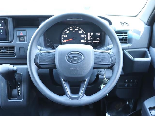 気になる車はすぐにお問い合わせください！画面右側の0066から始まる無料ダイヤルからお問い合わせ下さい！専門スタッフがお車のご質問にお答えいたします！