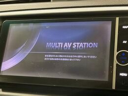 【純正ナビ】人気の純正ナビを装備しております。ナビの使いやすさはもちろん、オーディオ機能も充実！キャンプや旅行はもちろん、通勤や買い物など普段のドライブも楽しくなるはず♪